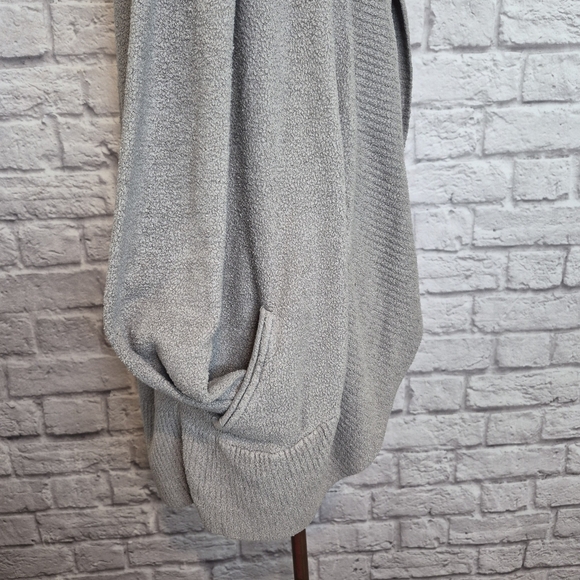 Barefoot Dreams Cardigan Gray Open Front Side Pockets Shawl Collar Womens Size M - Picture 5 of 11